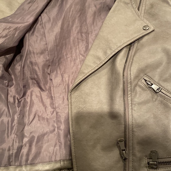 Great condition barely worn leather jacket - Picture 2 of 4